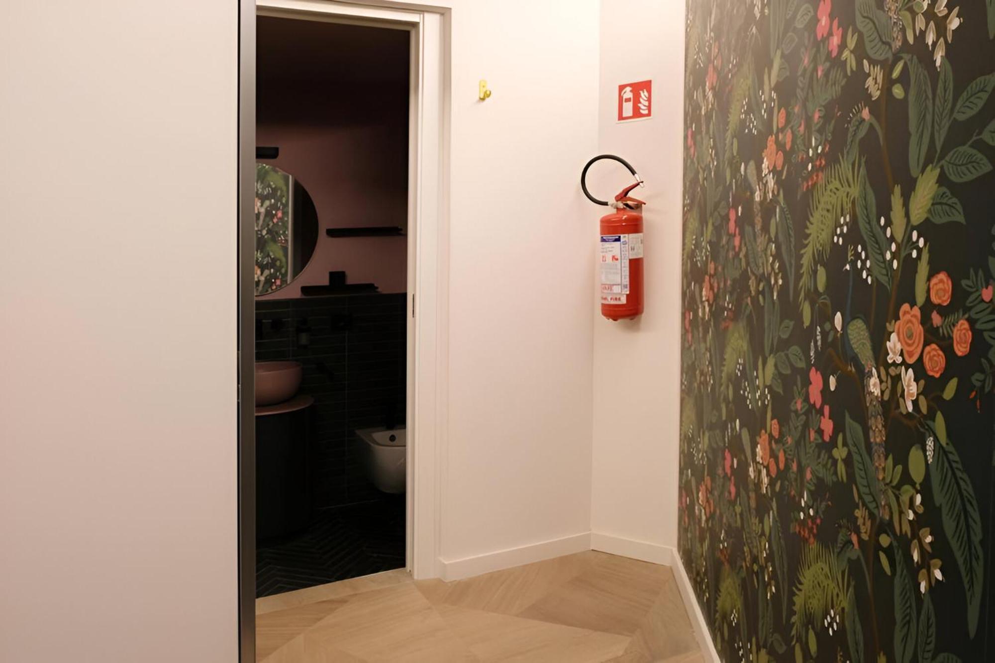 Margot Color Apartment - Trastevere - Loft Di Lusso روما المظهر الخارجي الصورة